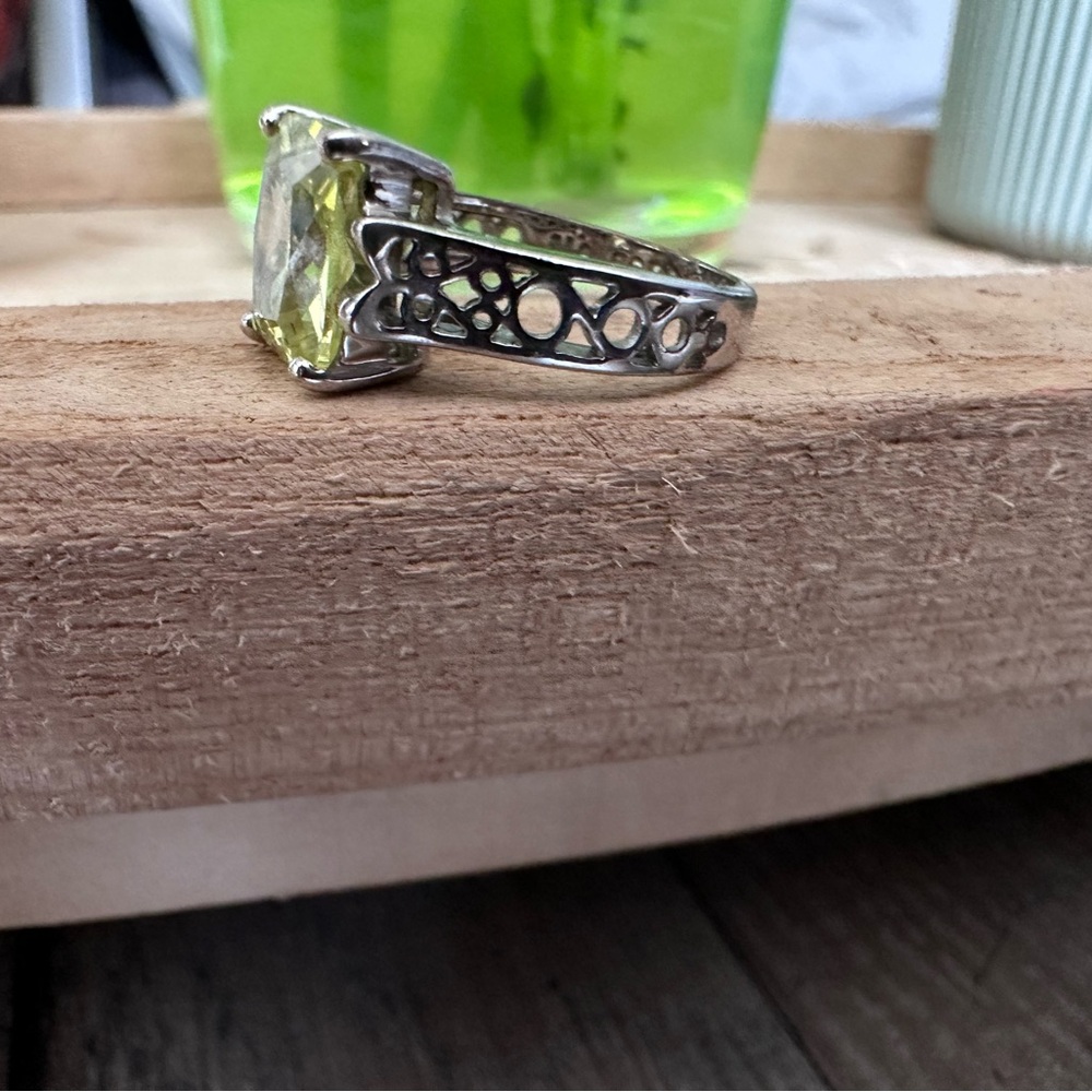 Lady's Lia Sophia "Appletini Peridot" Emerald Cut Peridot, Ring Size 6.5 - Picture 6 of 8